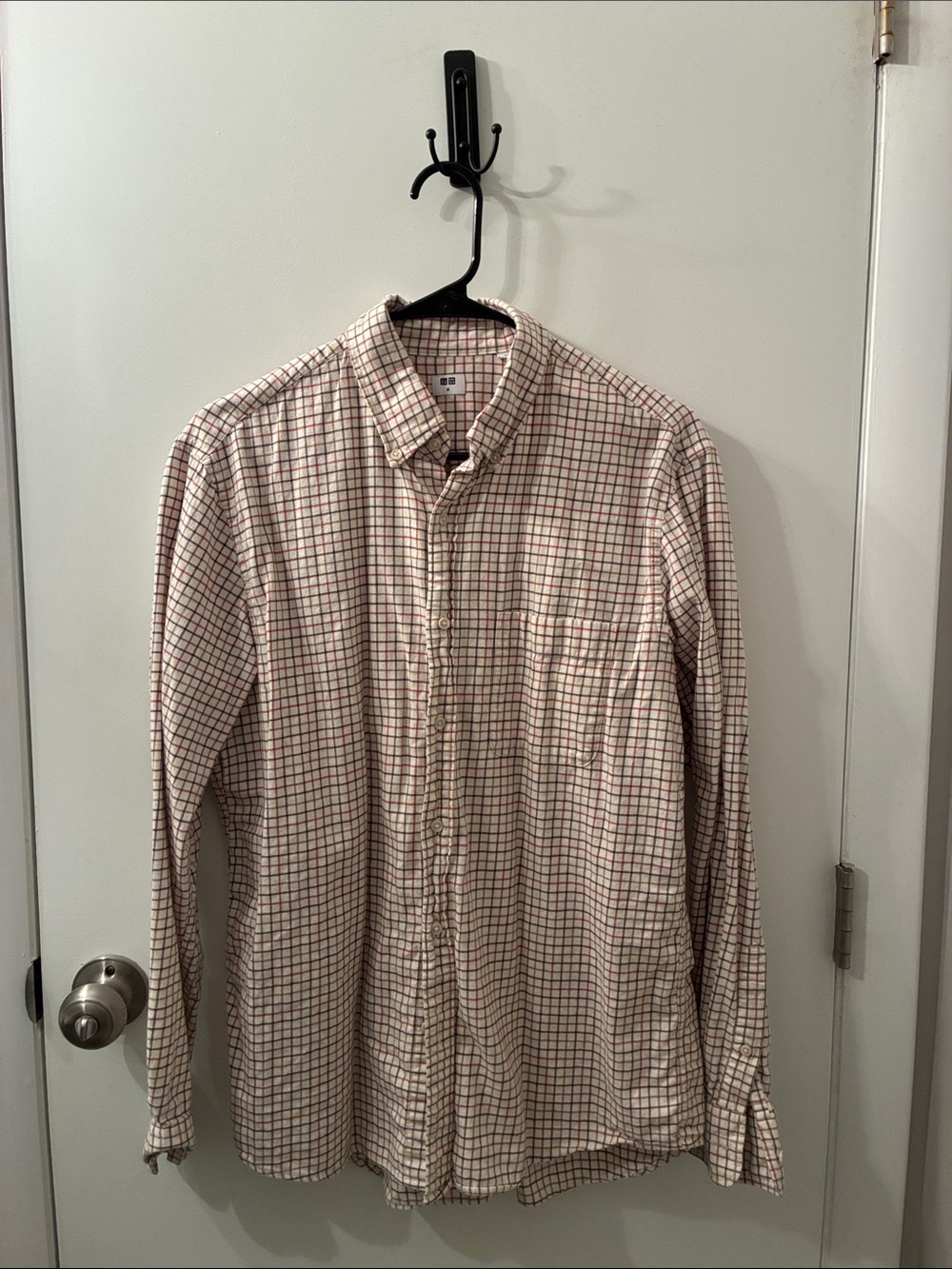 Uniqlo Beige and Red Checked Long-Sleeve Button-Down Shirt